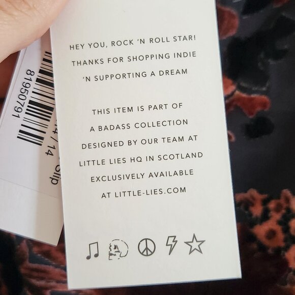 NWT Little Lies Rooms on Fire Devore Slip SOLD OUT as seen on Taylor Swift - Picture 8 of 8